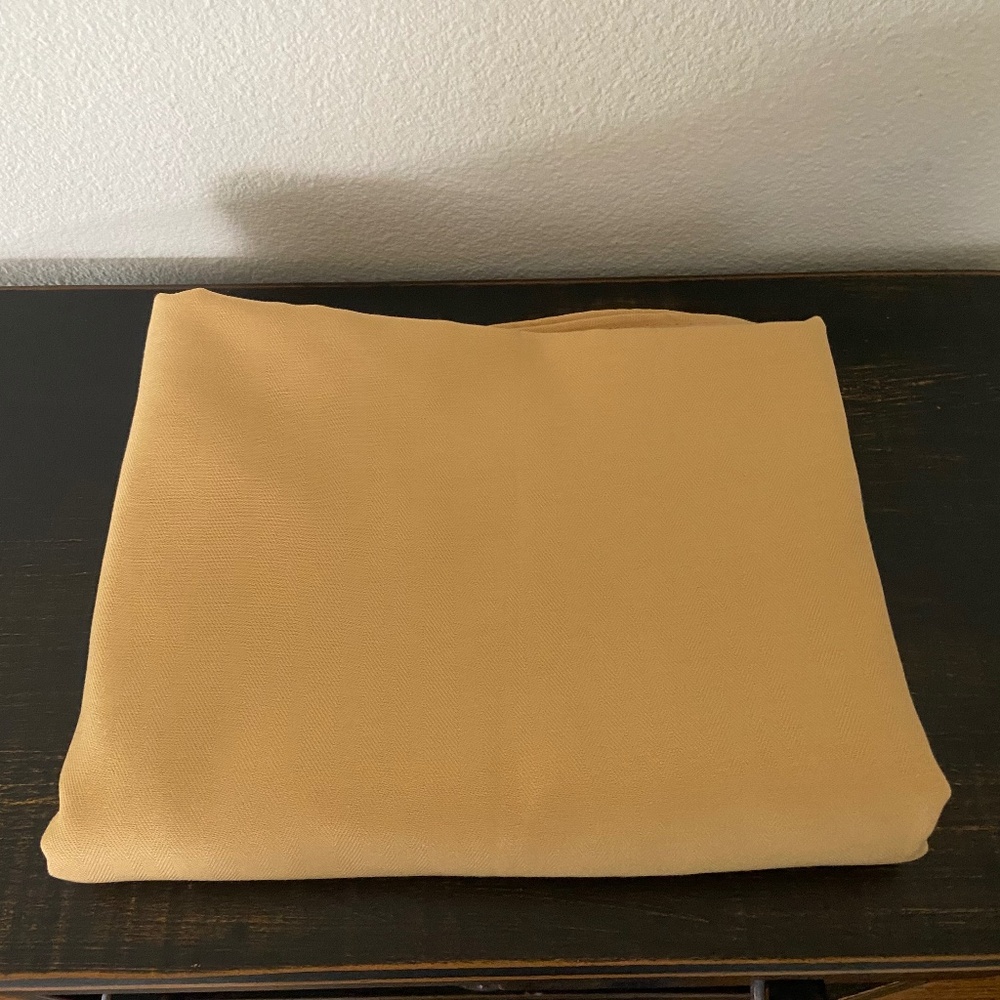 Vintage Gold Round Tablecloth; Stain Resistant; Perfect Condition; 70; Fall